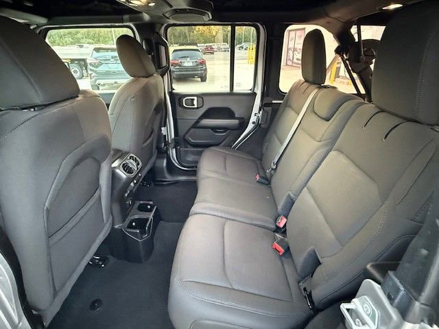 Used 2020 Jeep Wrangler Unlimited Sahara image 15