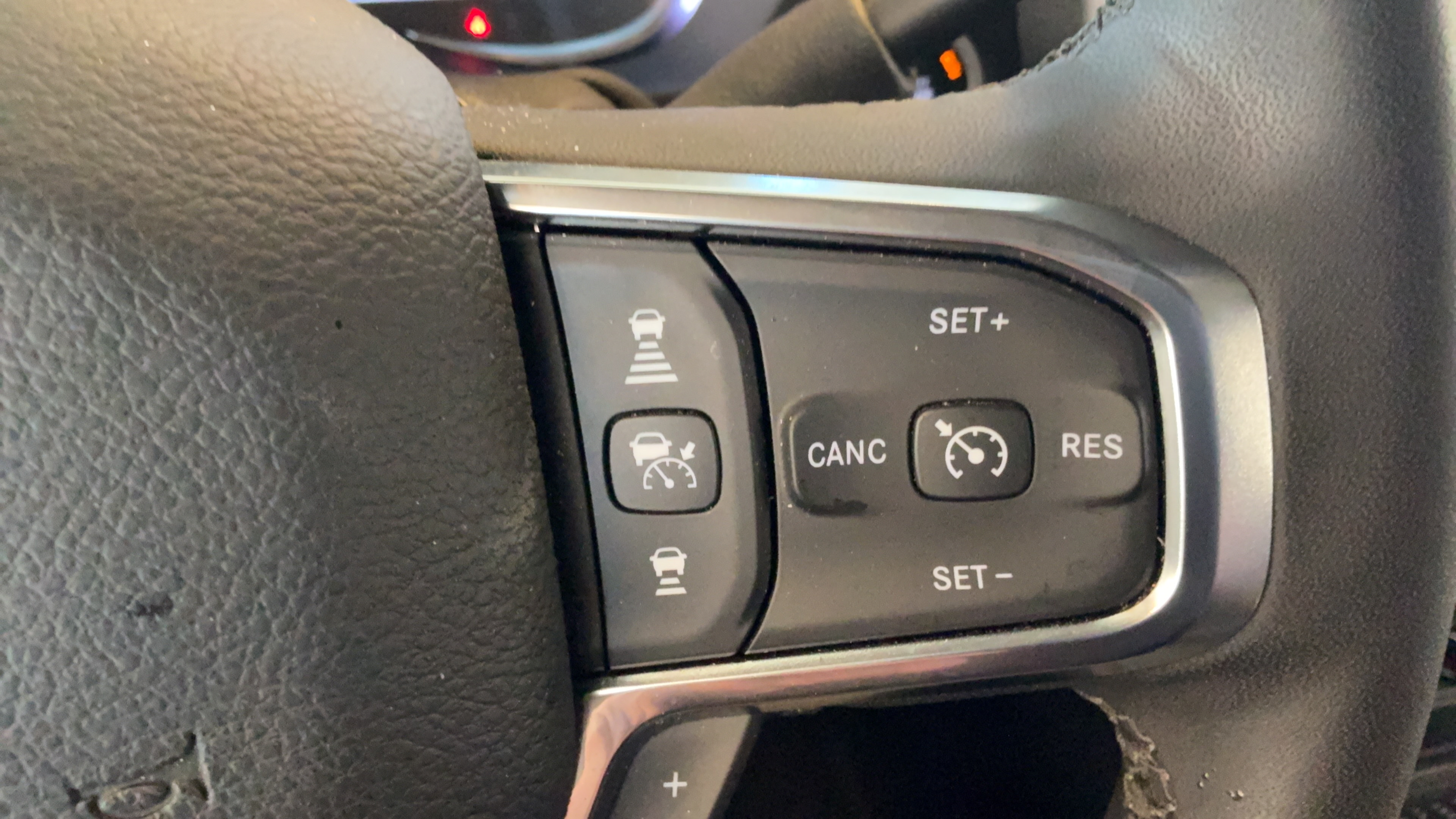 Used 2025 RAM 2500 Laramie AWD/4WD image 23
