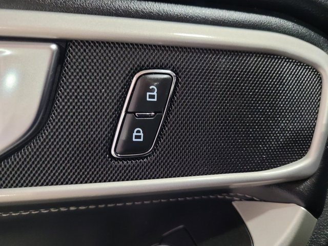 Used 2021 Ford Explorer XLT image 50