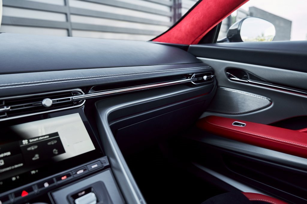 Used 2024 Aston Martin DB12 image 63