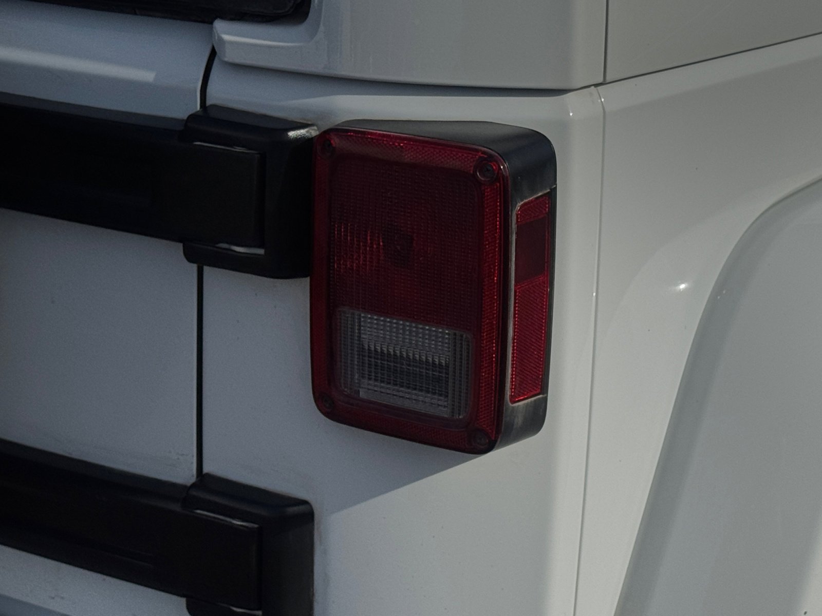 Used 2015 Jeep Wrangler Unlimited Sahara w/ Max Tow Package image 10