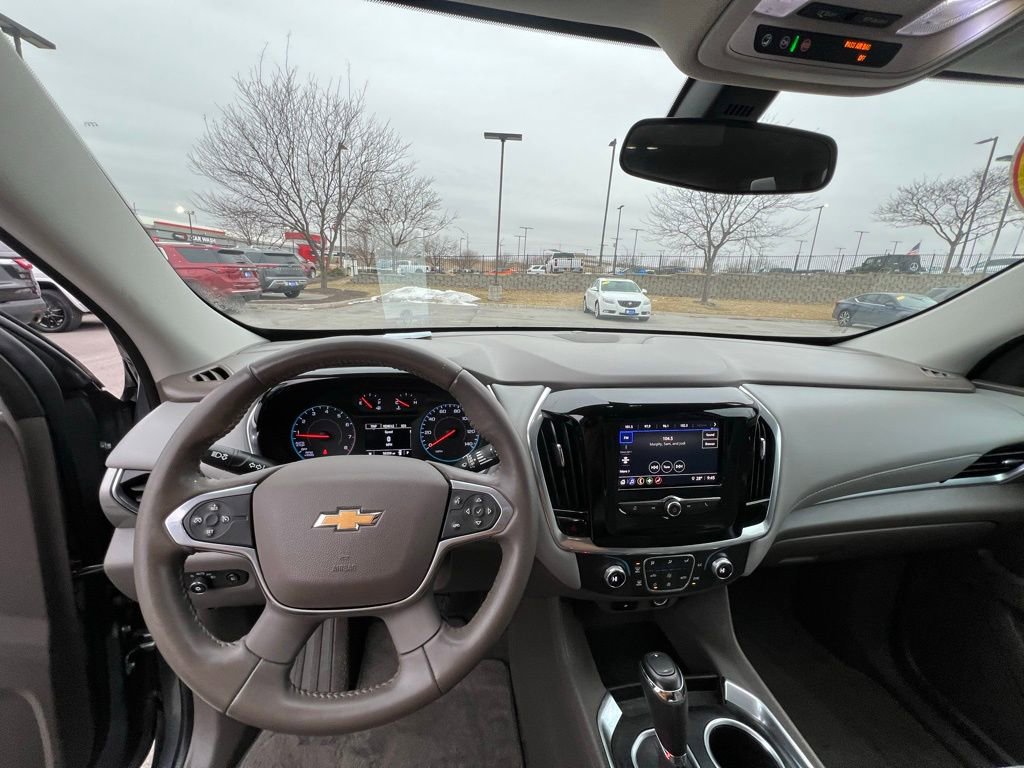 Used 2020 Chevrolet Traverse LT image 36
