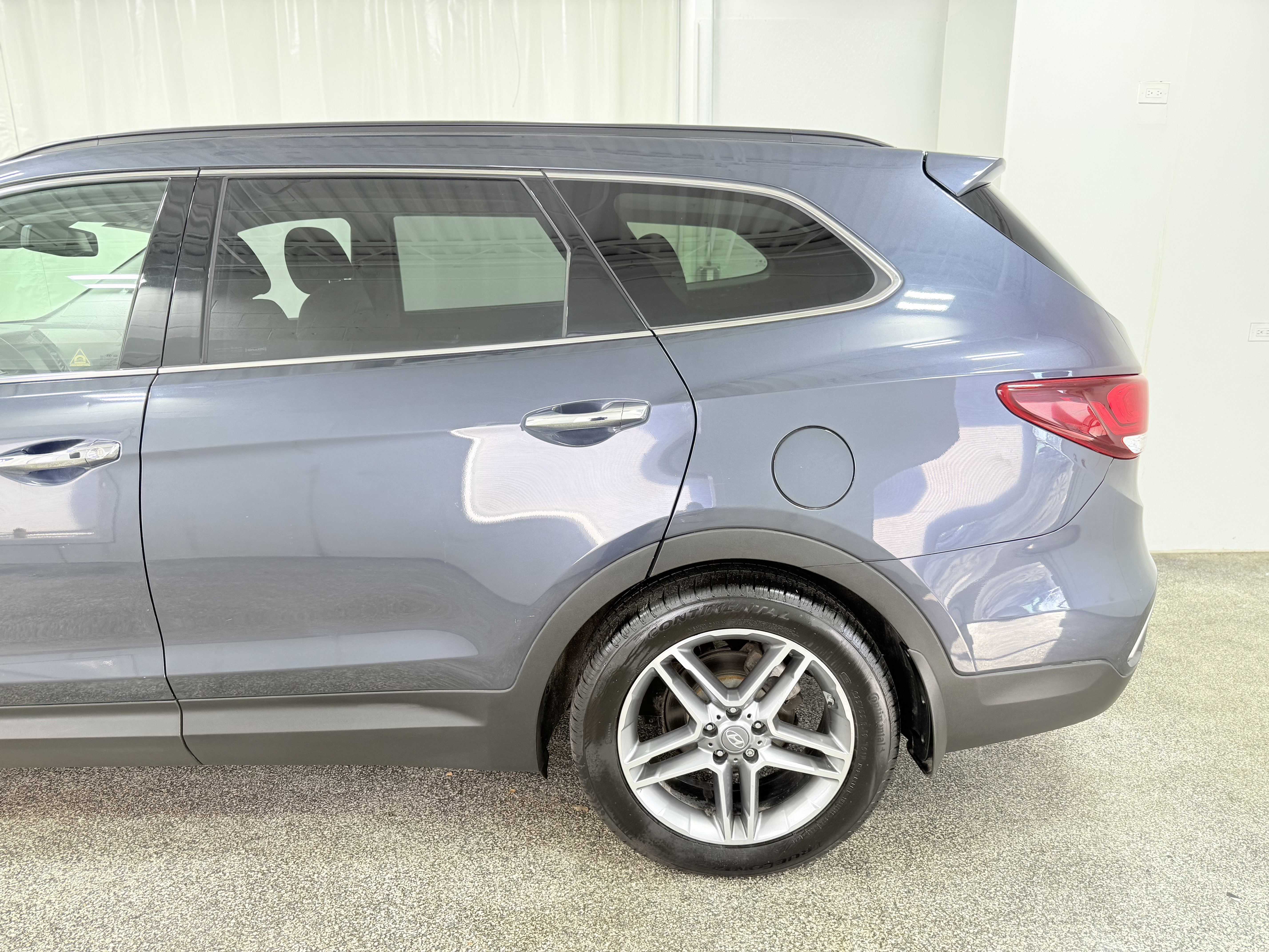 Used 2017 Hyundai Santa Fe SE w/ SE Ultimate Tech Package 03 image 5