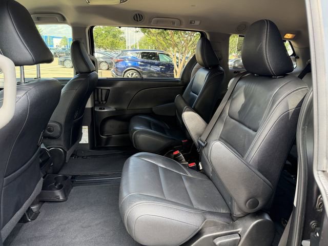 Used 2017 Toyota Sienna SE FWD image 34