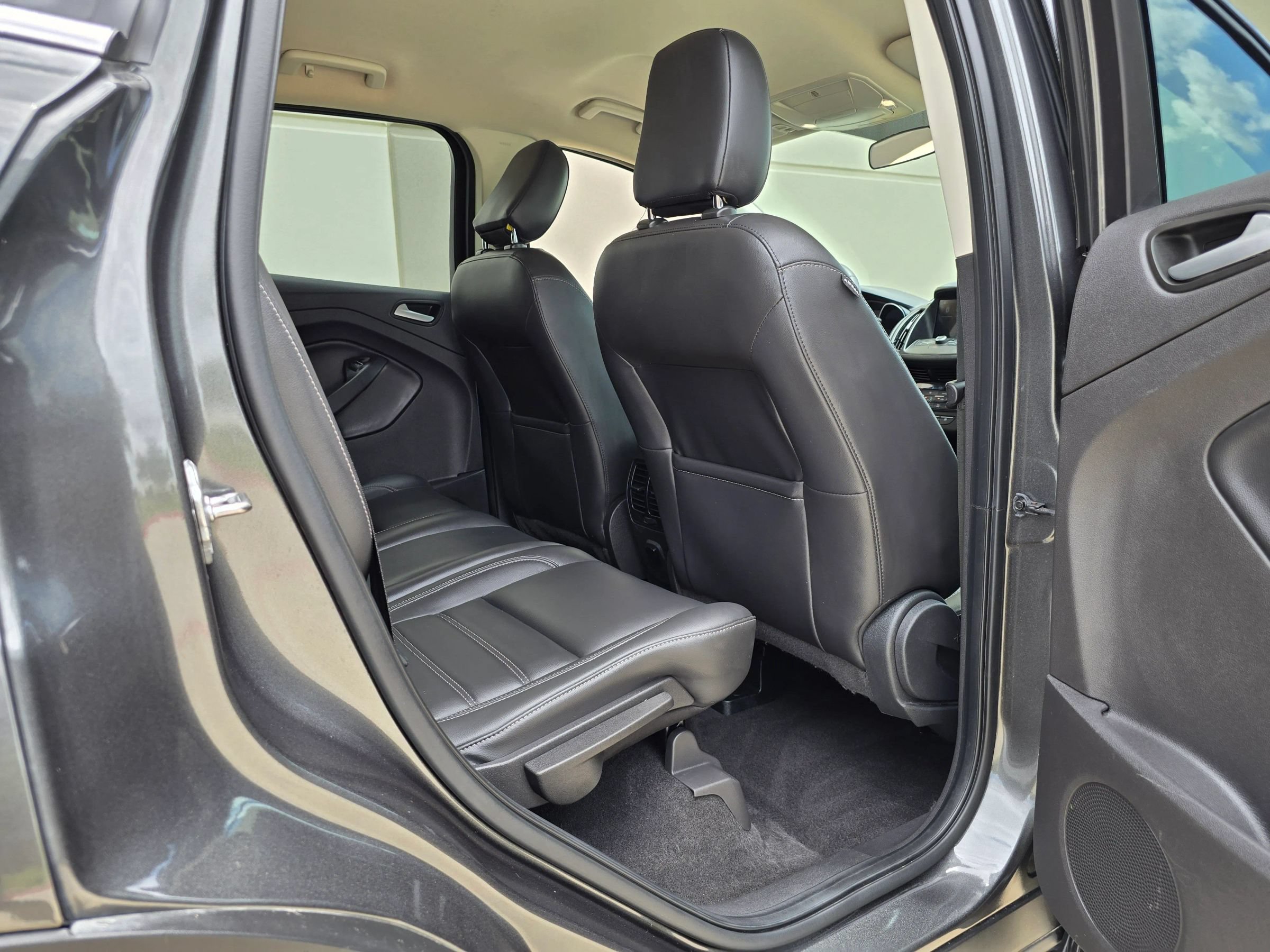 Used 2019 Ford Escape SEL FWD image 40