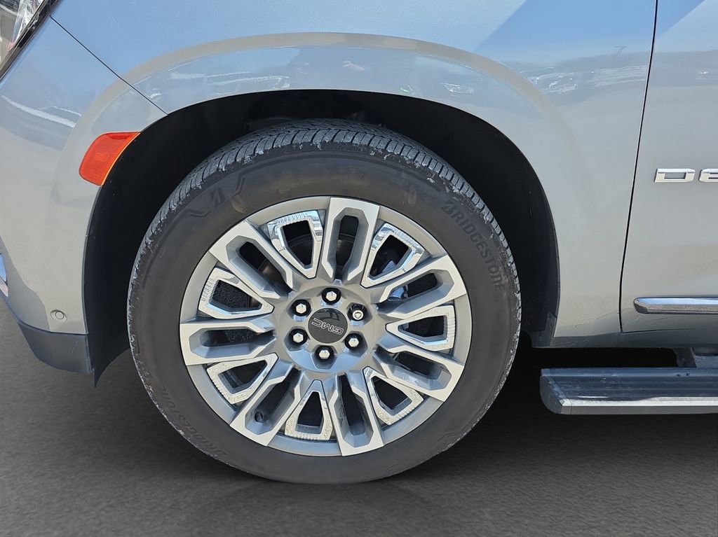 Used 2023 GMC Yukon Denali Ultimate AWD/4WD image 4