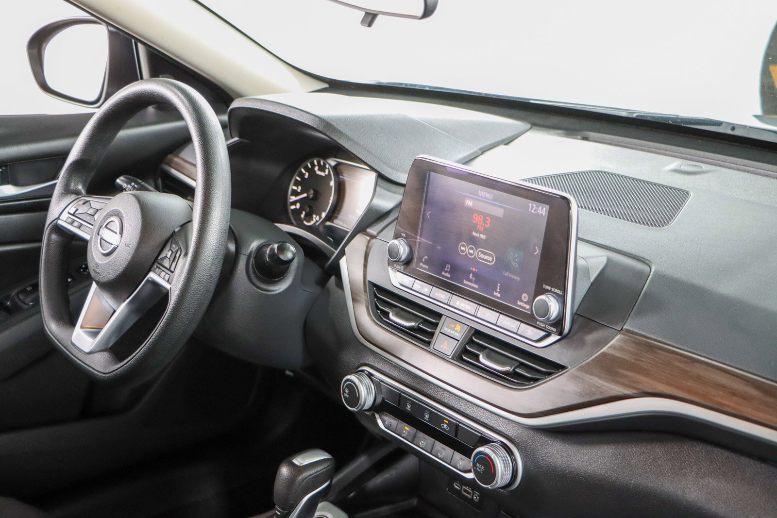 Used 2024 Nissan Altima 2.5 SV image 25