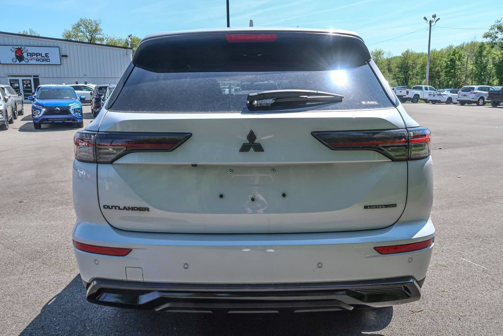 New 2026 Mitsubishi Outlander LE AWD/4WD image 10