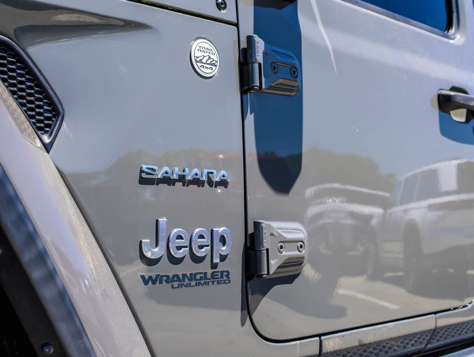 Used 2020 Jeep Wrangler Unlimited Sahara image 3