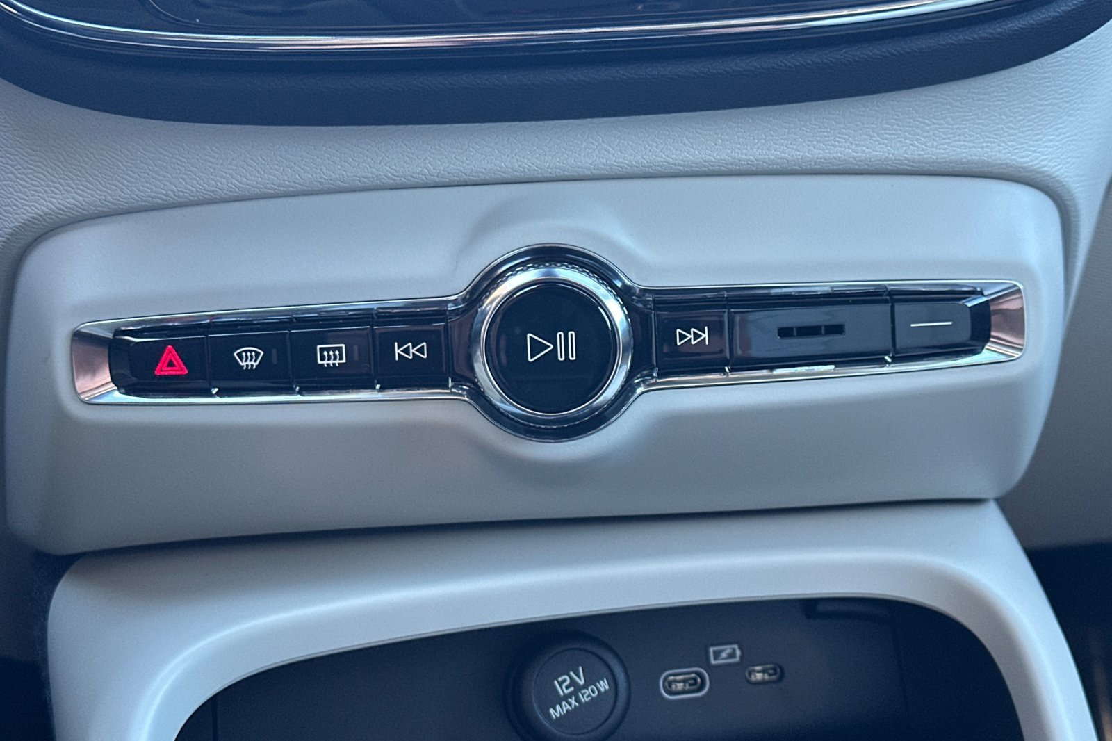 New 2026 Volvo XC40 B5 Plus w/ Protection Package Premier image 23