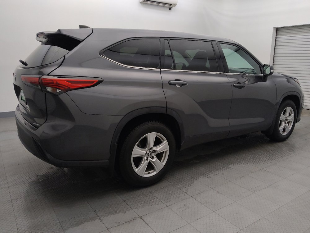 Used 2022 Toyota Highlander LE image 10