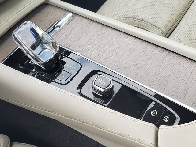 Certified 2024 Volvo XC90 T8 Ultimate w/ Protection Package Premier AWD/4WD image 24