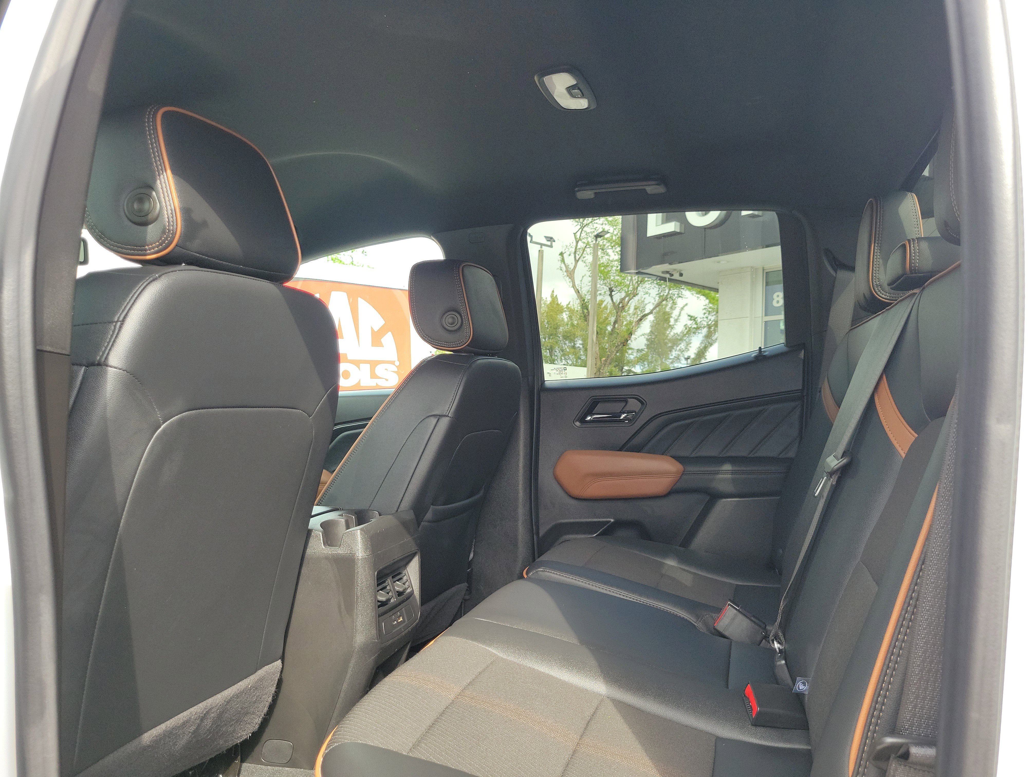 Used 2025 GMC Canyon AT4 image 14