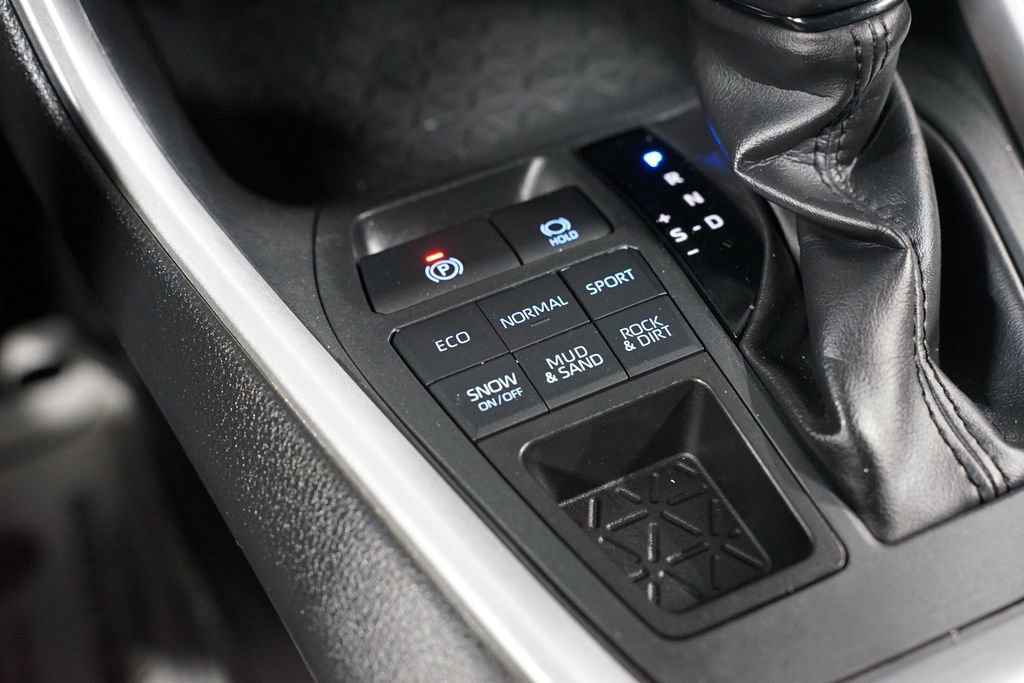Used 2020 Toyota RAV4 XLE image 21