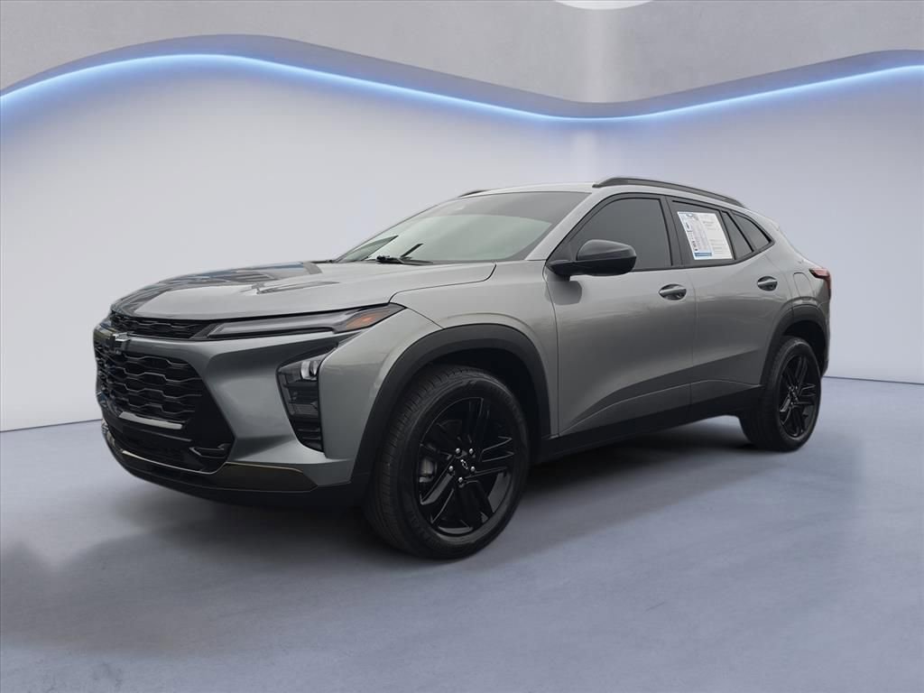 Used 2025 Chevrolet Trax ACTIV w/ Driver Confidence Package image 1