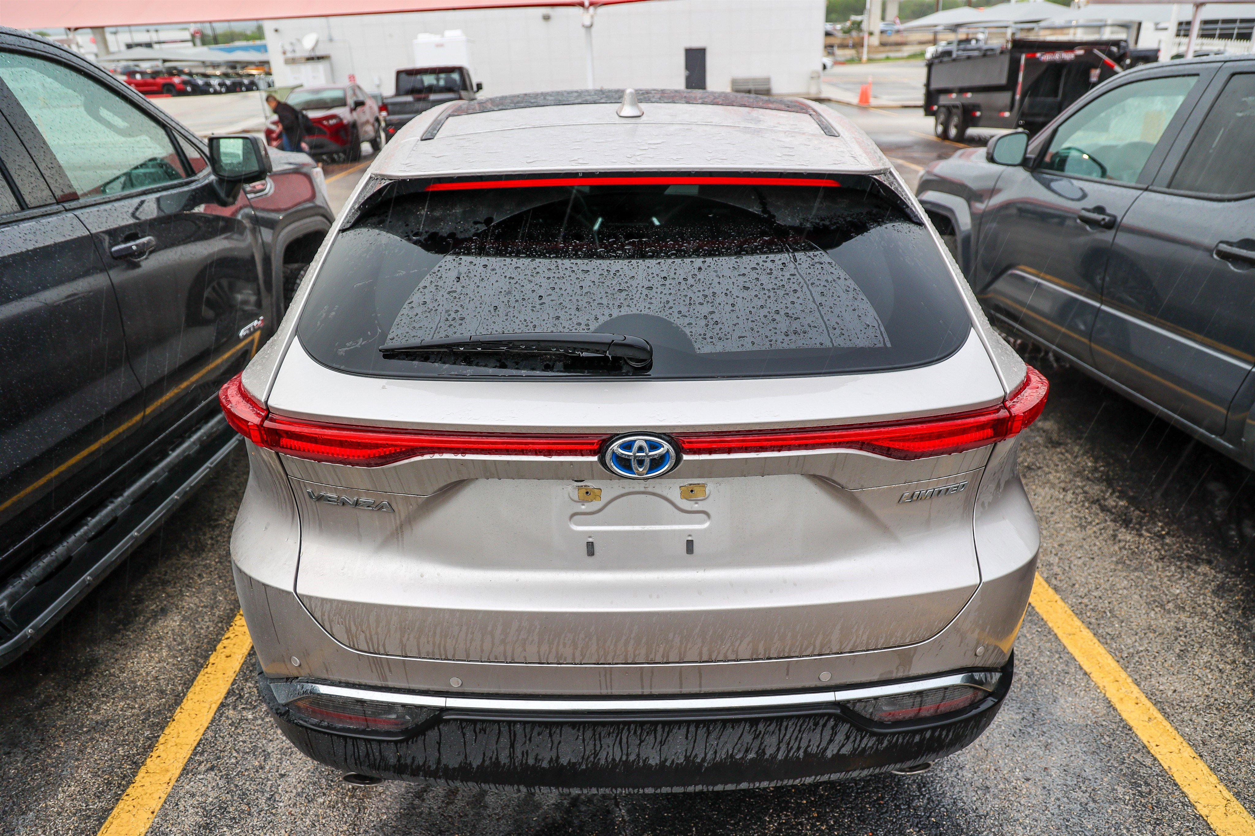 Used 2024 Toyota Venza Limited AWD/4WD image 9