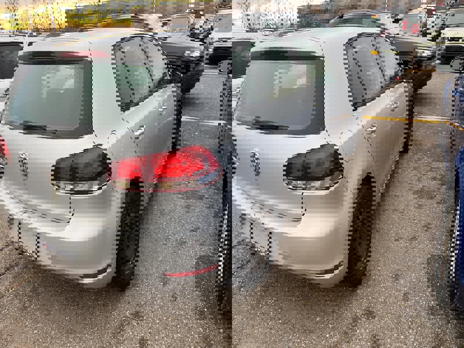 Used 2010 Volkswagen Golf 4-Door image 14