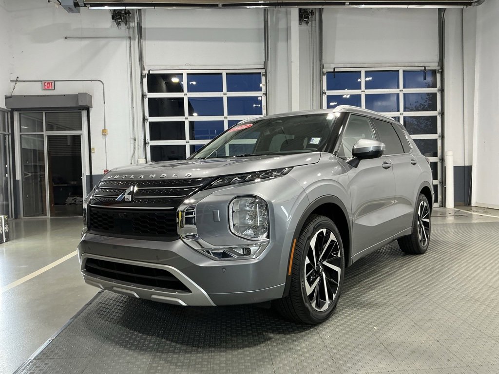 Used 2022 Mitsubishi Outlander SEL image 2