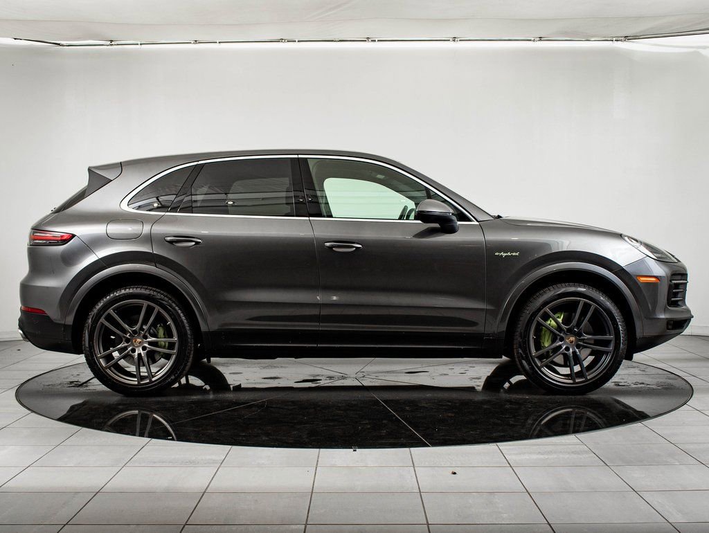 Certified 2022 Porsche Cayenne E-Hybrid w/ Premium Package image 9