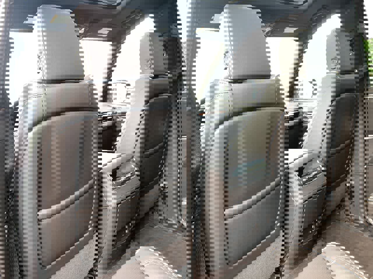 Used 2023 Cadillac Escalade Premium Luxury image 21