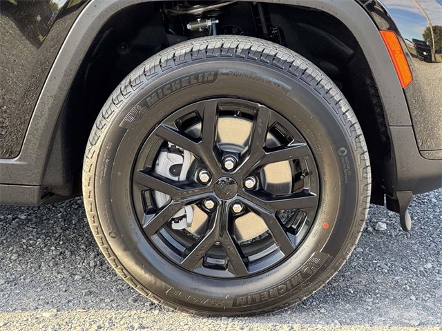 New 2025 Jeep Grand Cherokee L Laredo image 24