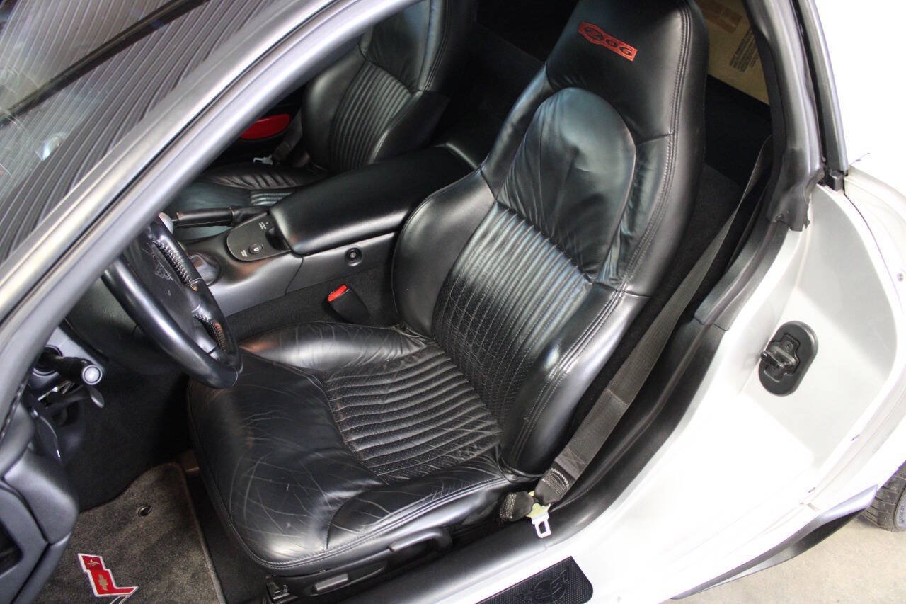 Used 2001 Chevrolet Corvette Z06 w/ Memory Pkg RWD image 28