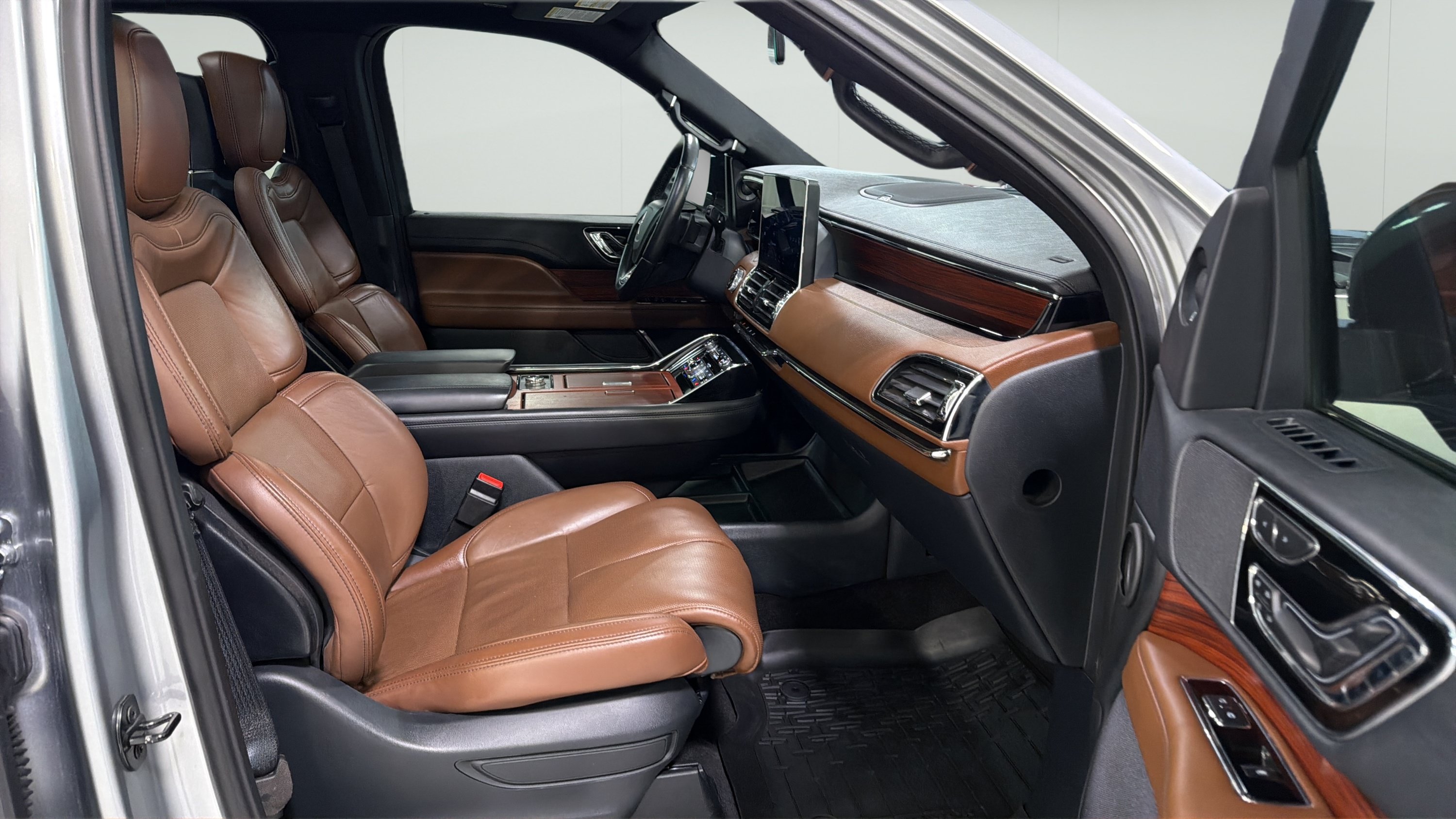 Used 2024 Lincoln Navigator Reserve AWD/4WD image 15