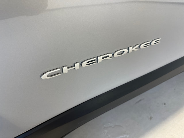 Used 2017 Jeep Cherokee Limited AWD/4WD image 33