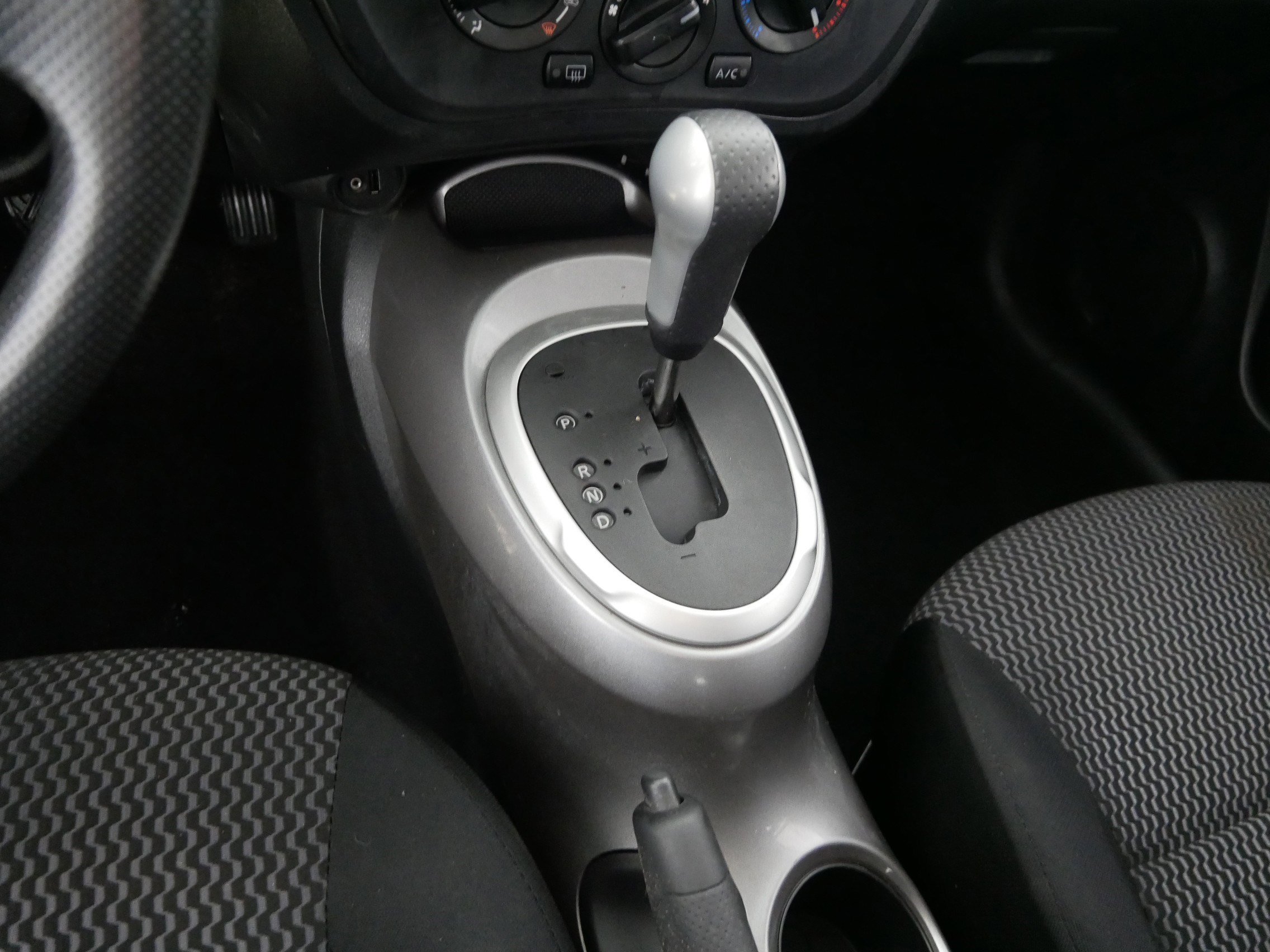 Used 2015 Nissan Juke S image 24