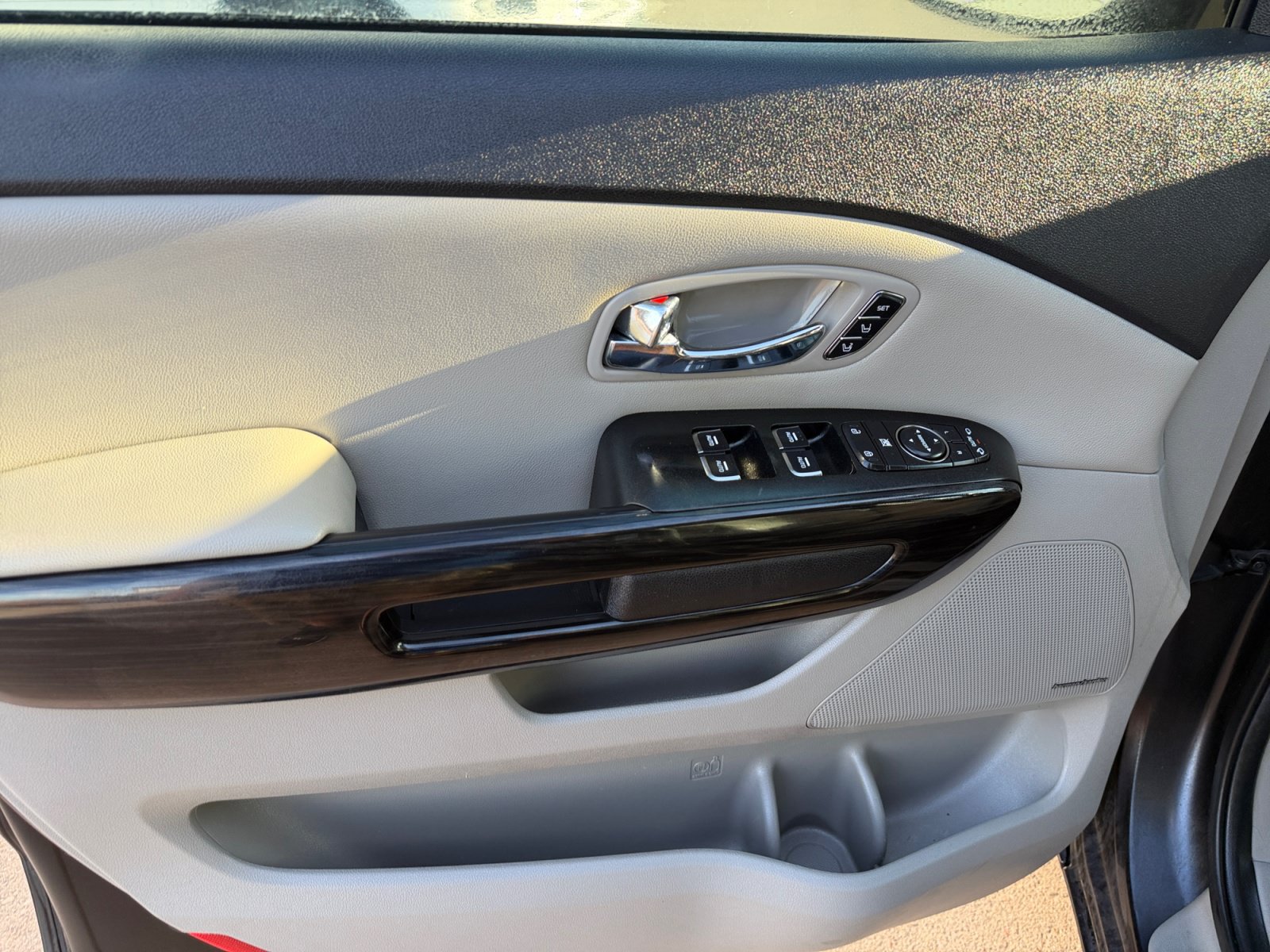 Used 2019 Kia Sedona SX FWD image 13