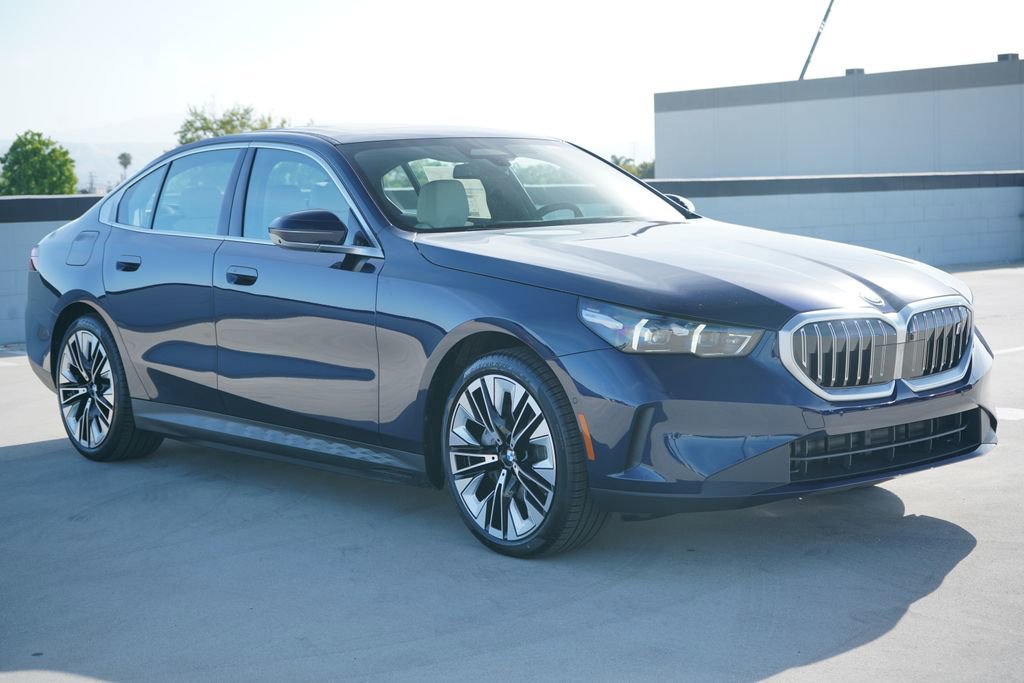 New 2026 BMW i5 eDrive40 image 3