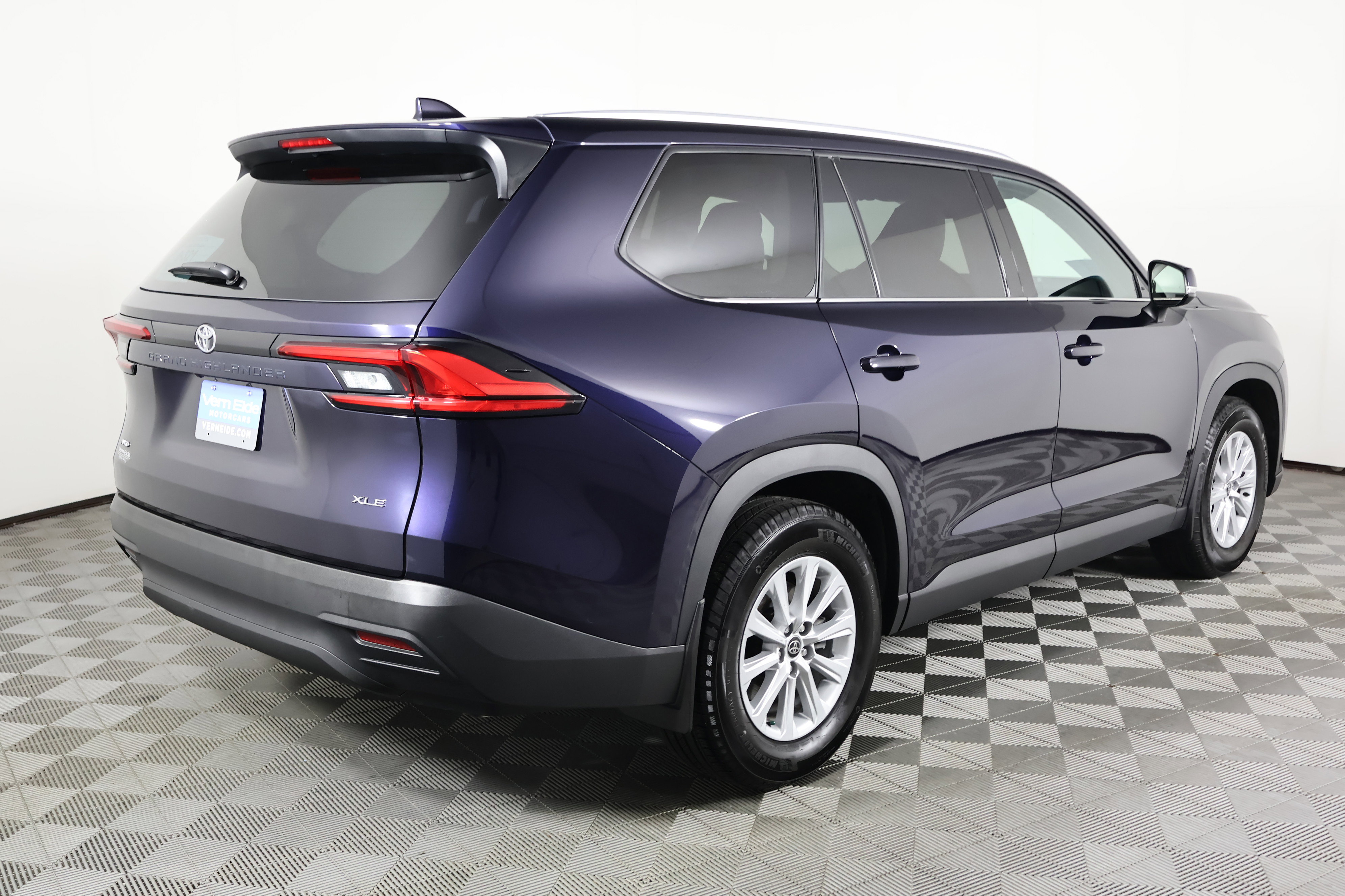 Used 2024 Toyota Grand Highlander XLE image 6