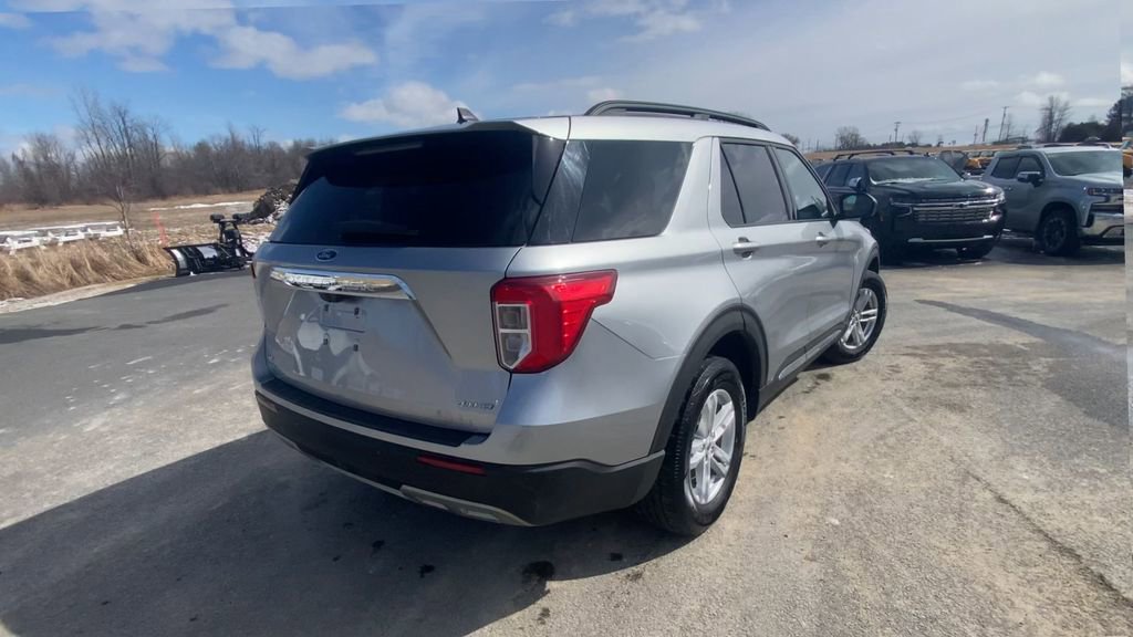 Used 2021 Ford Explorer XLT w/ Equipment Group 202A image 8