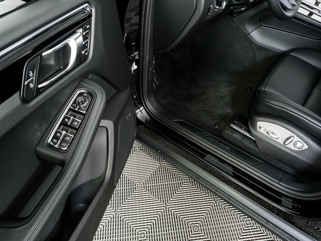 New 2026 Porsche Macan image 8