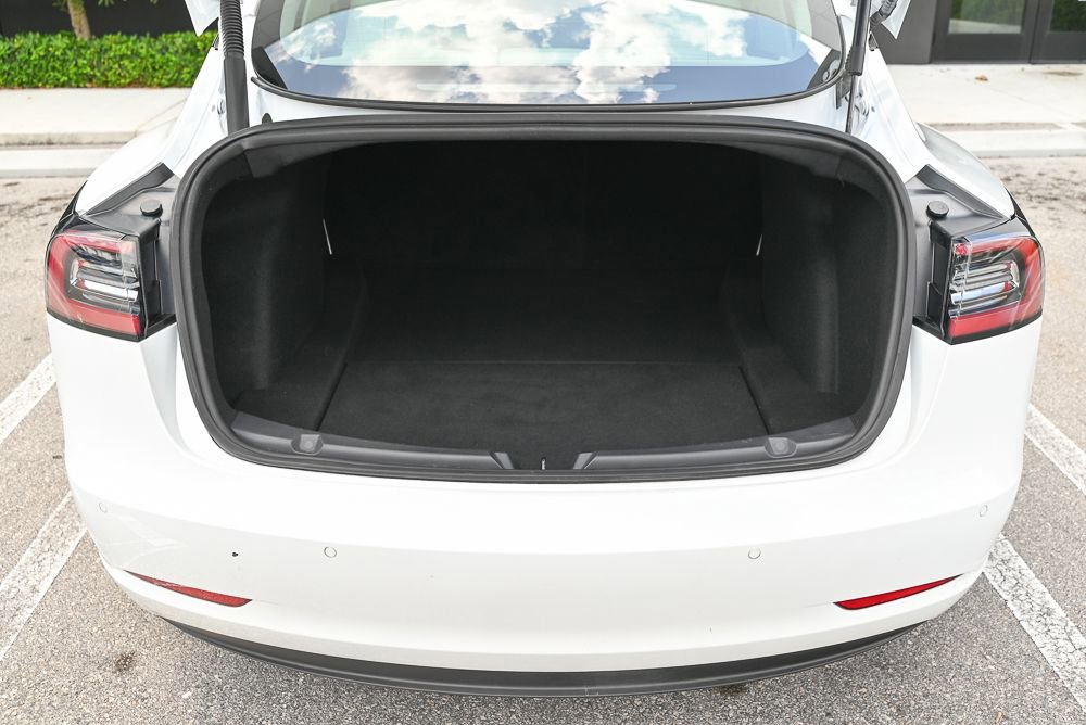 Used 2022 Tesla Model 3 Standard Range image 10