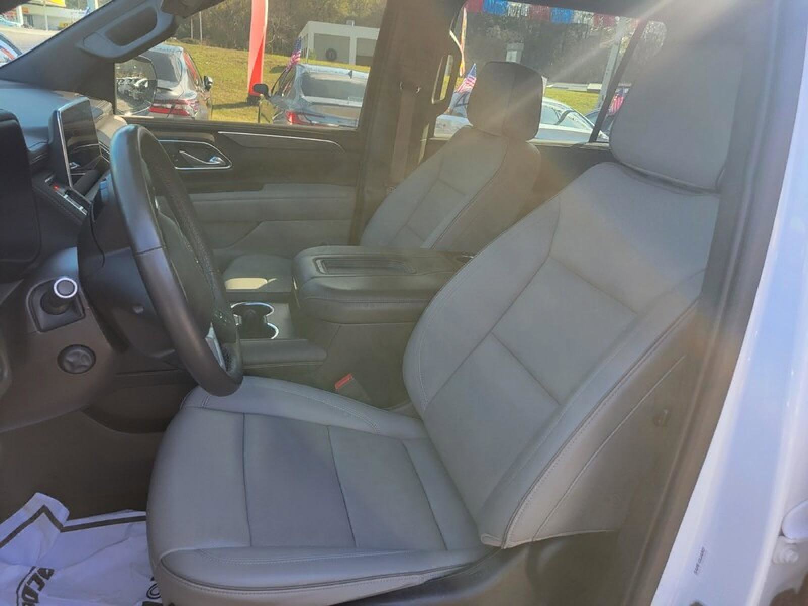 Used 2022 GMC Yukon XL SLT w/ SLT Premium Package image 14