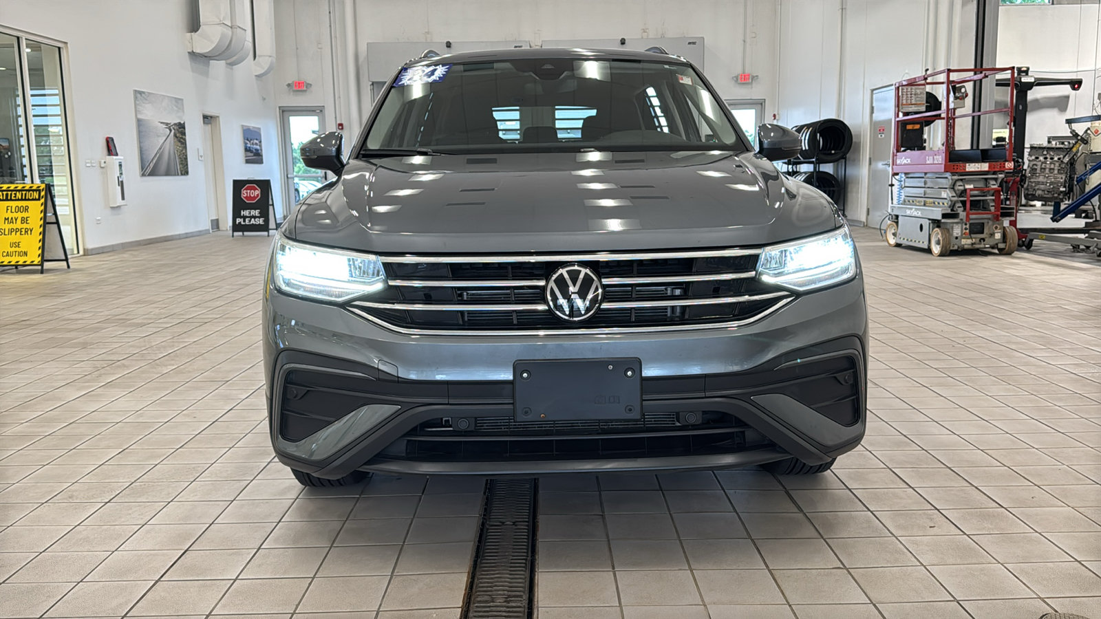 Used 2024 Volkswagen Tiguan S AWD/4WD image 10