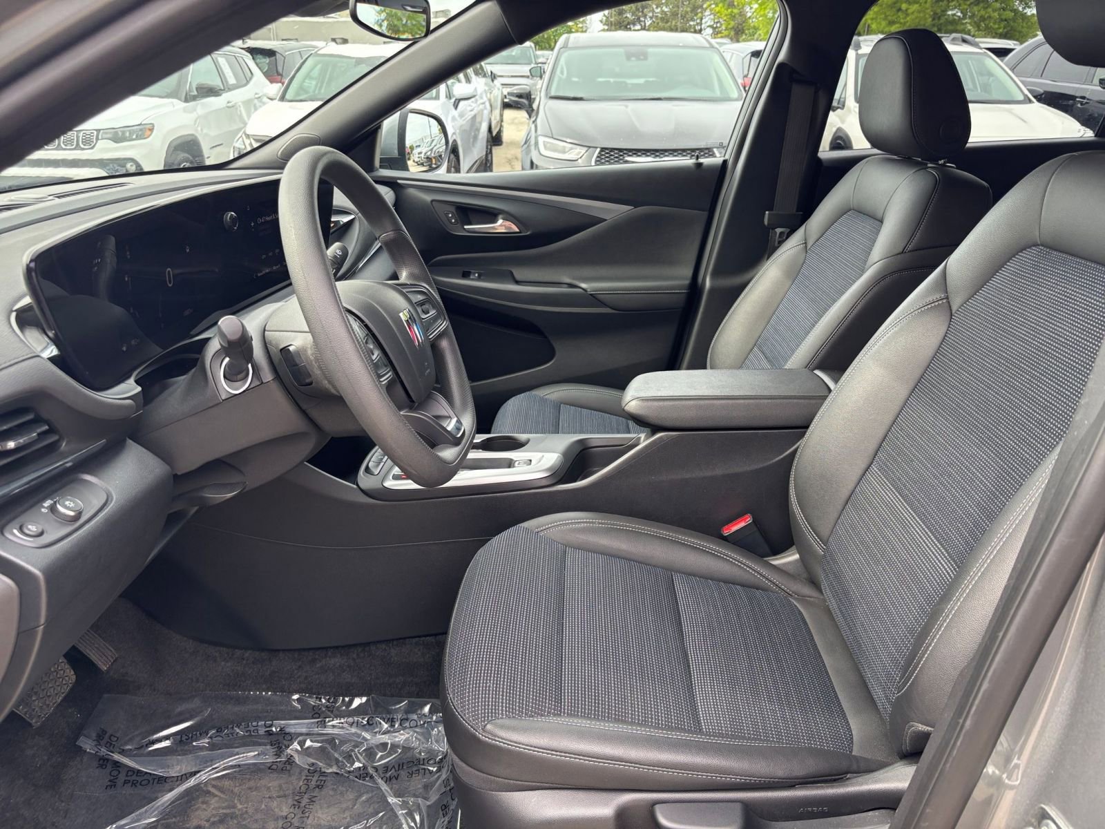Used 2025 Buick Envista Preferred FWD image 24