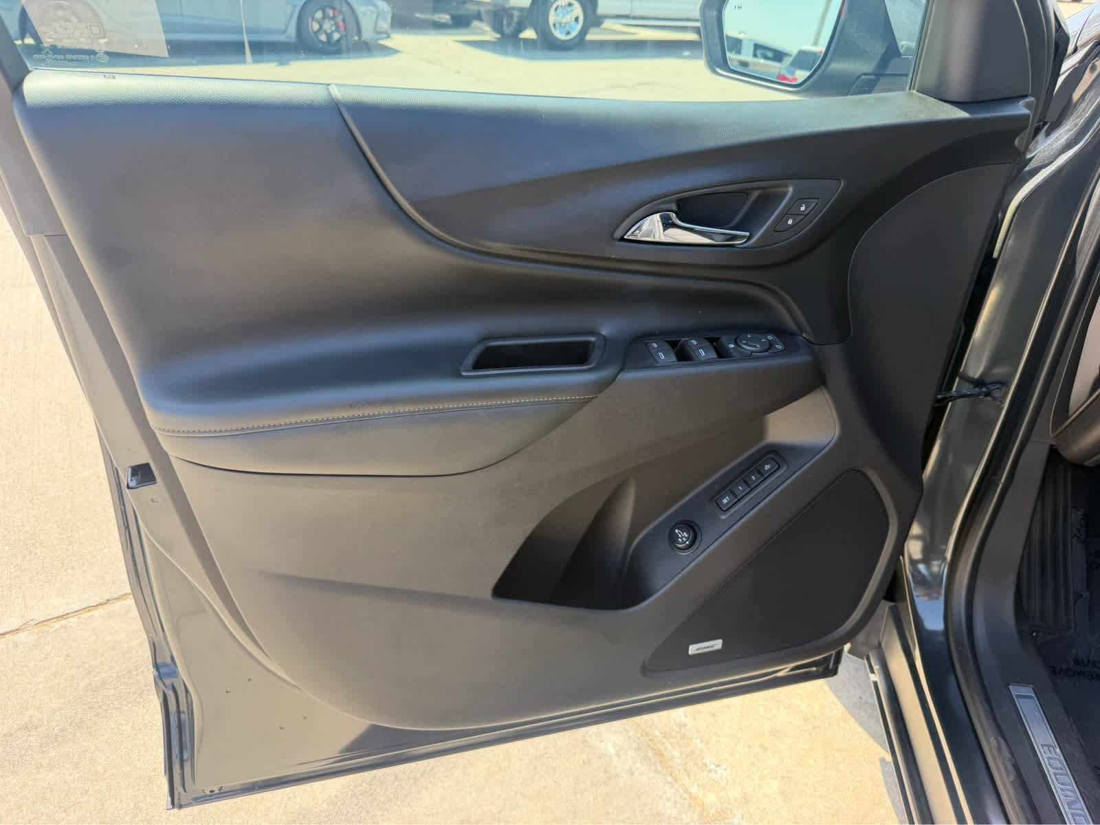Used 2018 Chevrolet Equinox Premier FWD image 16