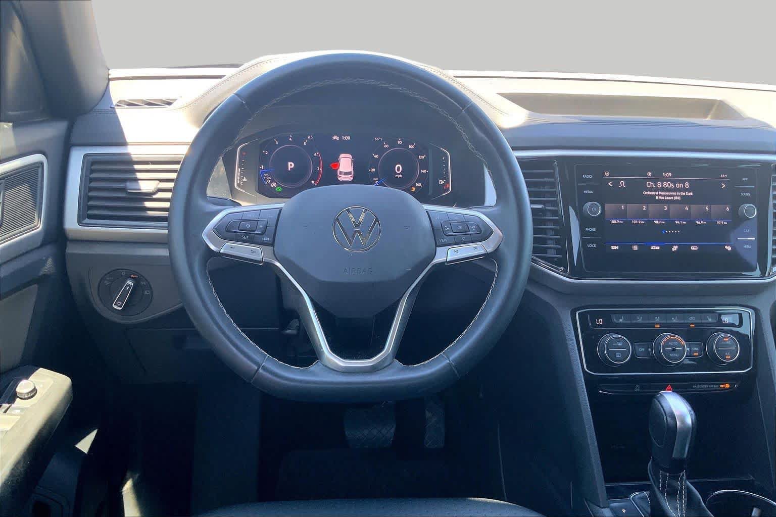 Used 2023 Volkswagen Atlas Cross Sport SE w/ Panoramic Sunroof Package FWD image 6