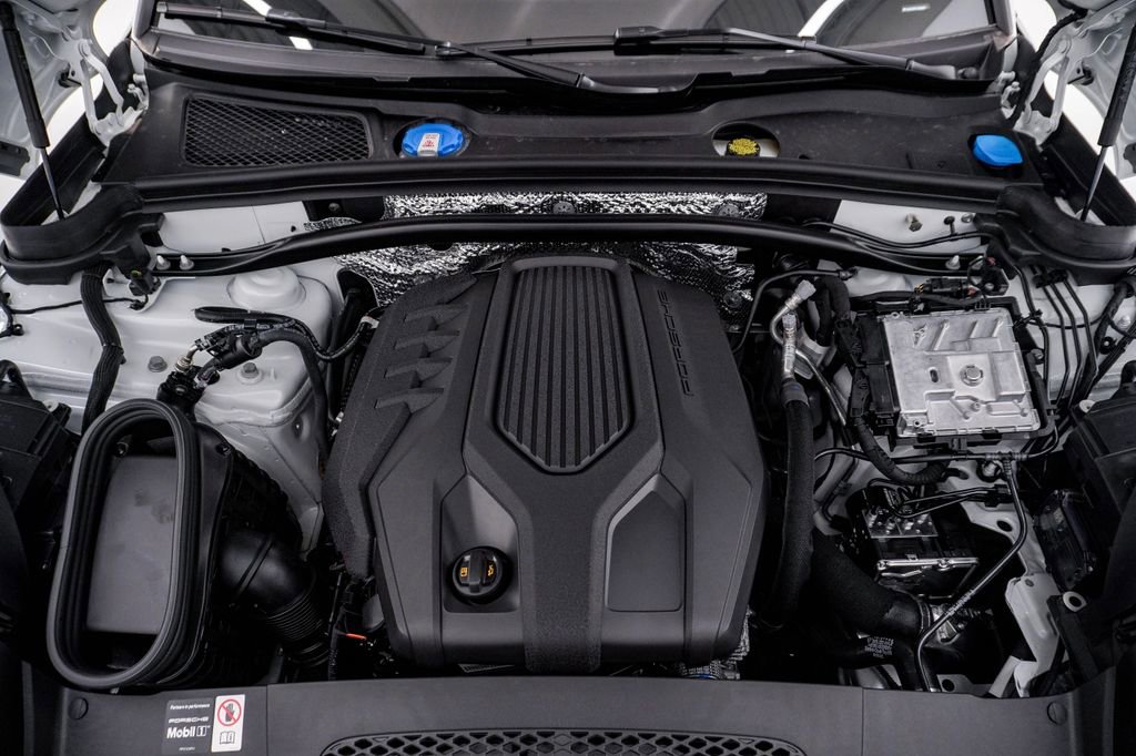New 2026 Porsche Macan Turbo image 28