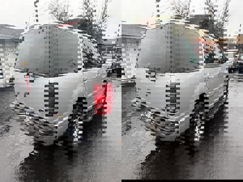 Used 2002 Ford Expedition XLT image 5