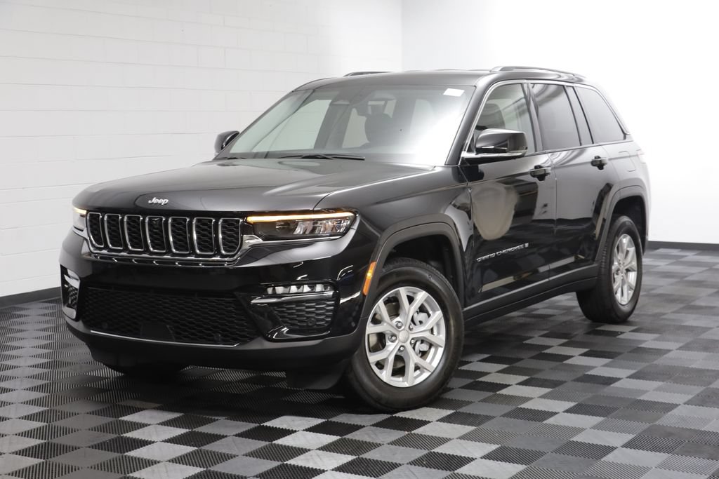 Used 2023 Jeep Grand Cherokee Limited w/ Luxury Tech Group II AWD/4WD image 1