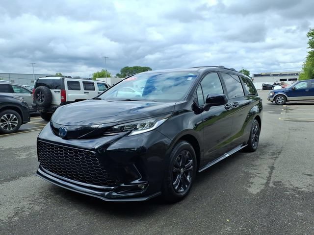 Certified 2025 Toyota Sienna XSE w/ XSE Plus Package AWD/4WD image 3