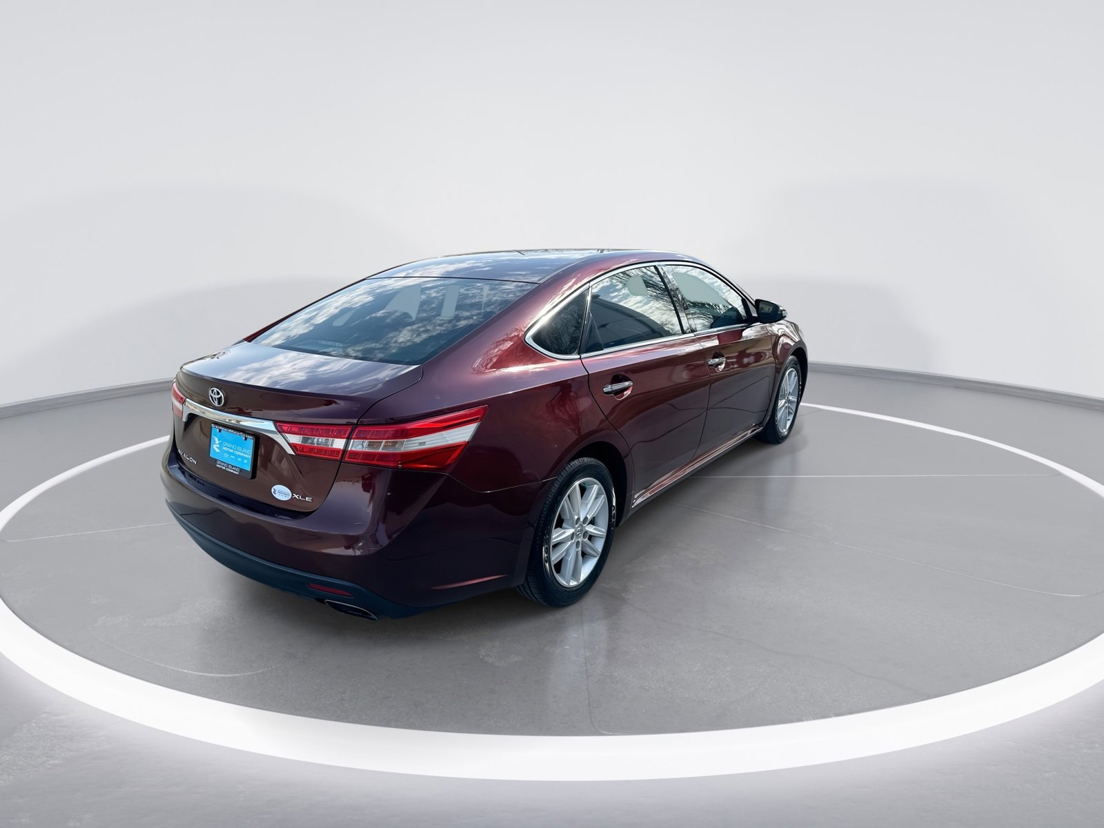 Used 2013 Toyota Avalon XLE FWD image 8