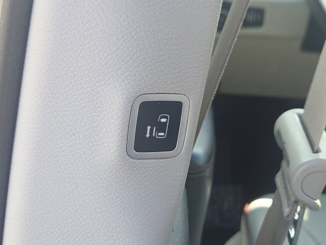 Used 2018 Chrysler Pacifica Limited w/ Advanced Safetytec Group FWD image 17