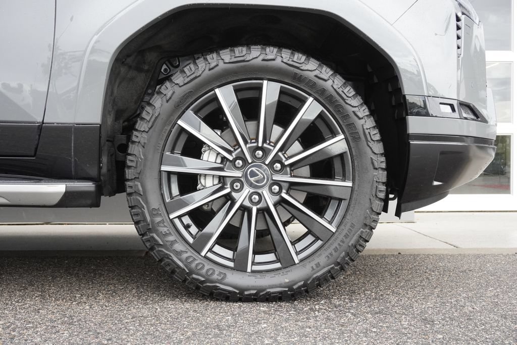 Used 2024 Lexus GX 550 w/ Accessory Package (Z1) AWD/4WD image 35