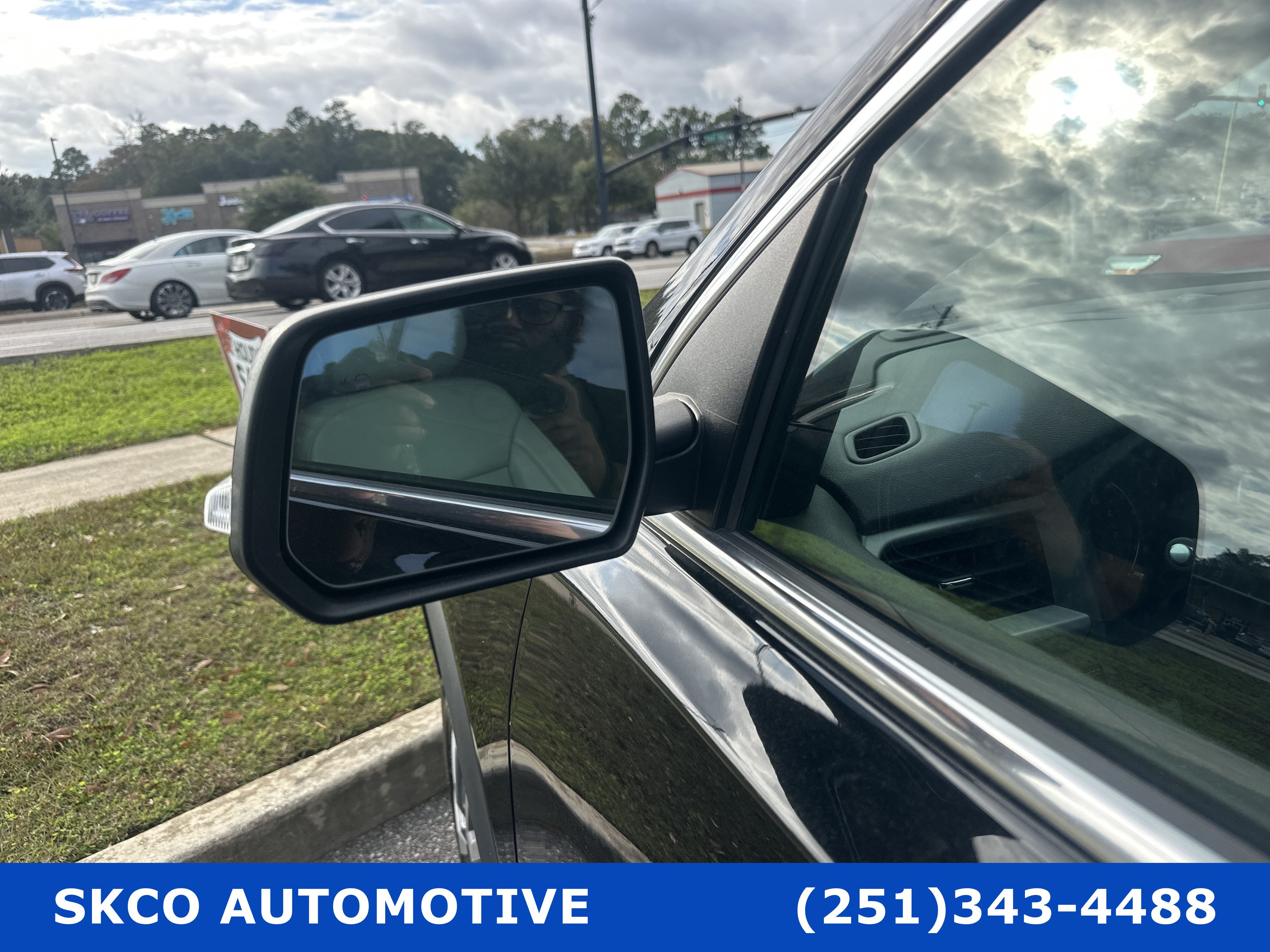 Used 2023 GMC Acadia SLT FWD image 10