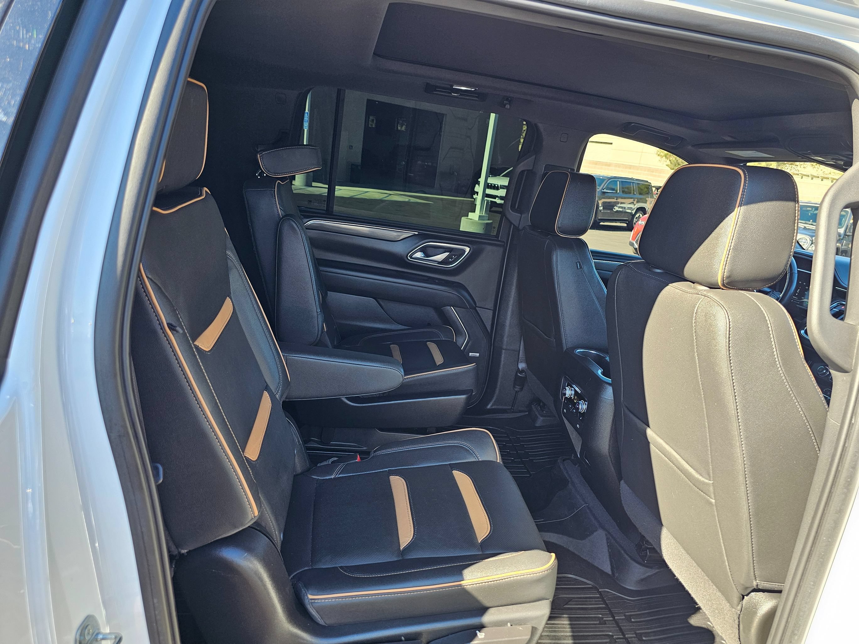 Used 2022 GMC Yukon XL AT4 w/ Technology Package AWD/4WD image 44