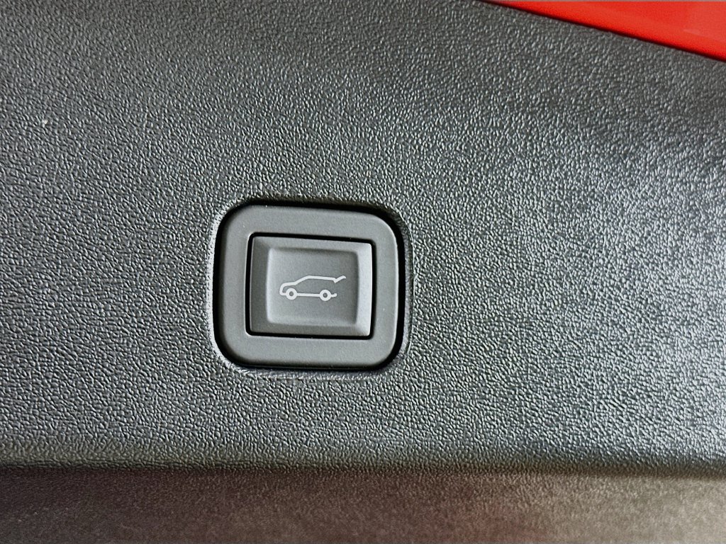 New 2027 Cadillac Optiq Premium Sport w/ LPO, Floor Liner Package AWD/4WD image 35